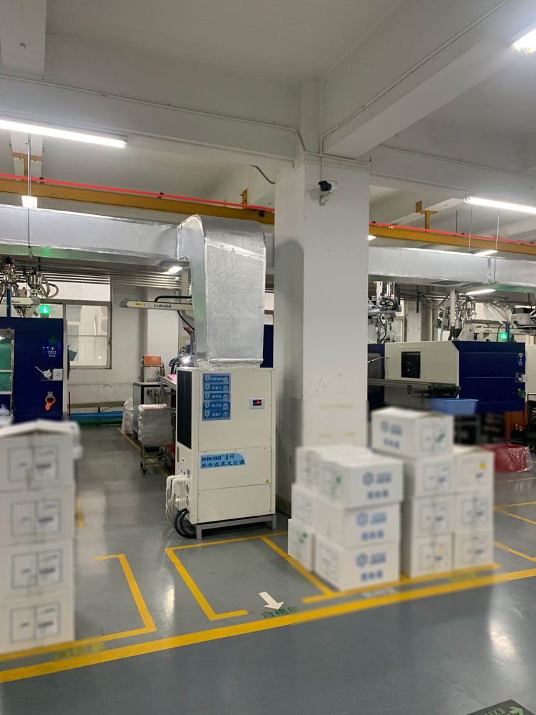 大型注塑廠區(qū)域降溫，應(yīng)用蒸發(fā)冷省電空調(diào) -立式管道機